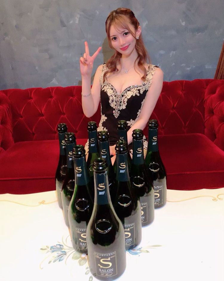 『ベネ東京 新宿』九条さとみ シャンパン爆入れ法を初公開♥