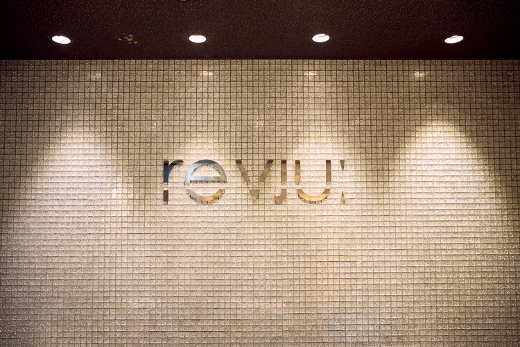 キャバクラ店「revju」の入り口